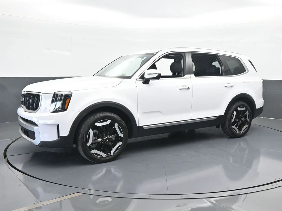 2024 Kia Telluride - Image 2 of 12
