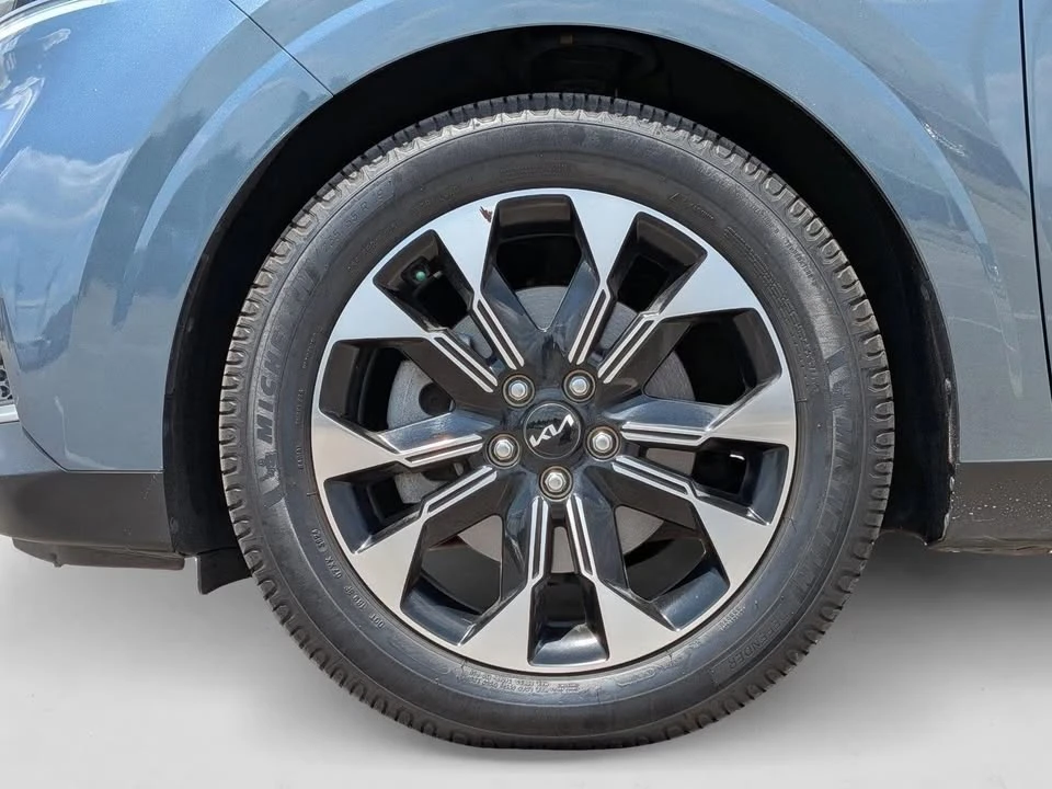 2024 Kia Carnival - Image 16 of 17