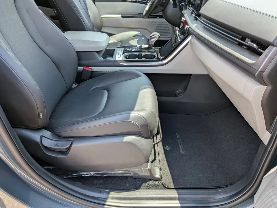 2024 Kia Carnival - Image 16 of 20