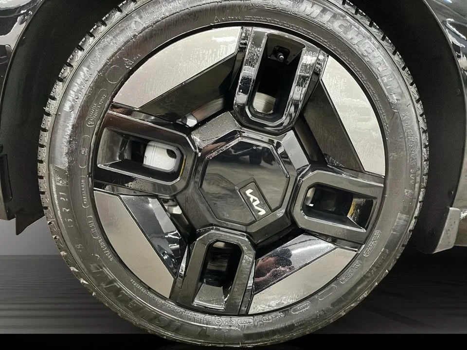 2024 Kia EV9 - Image 15 of 19