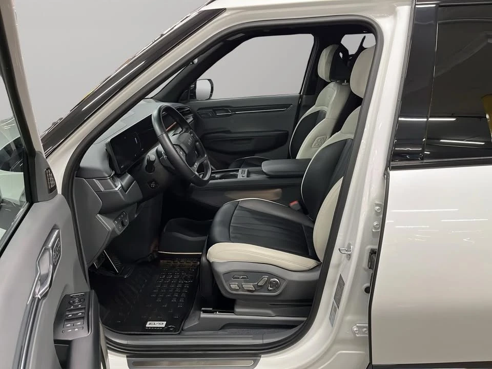 2024 Kia EV9 - Image 16 of 19