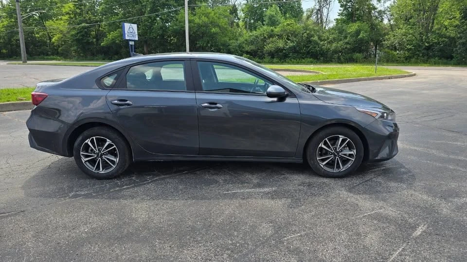 2024 Kia Forte - Image 2 of 17