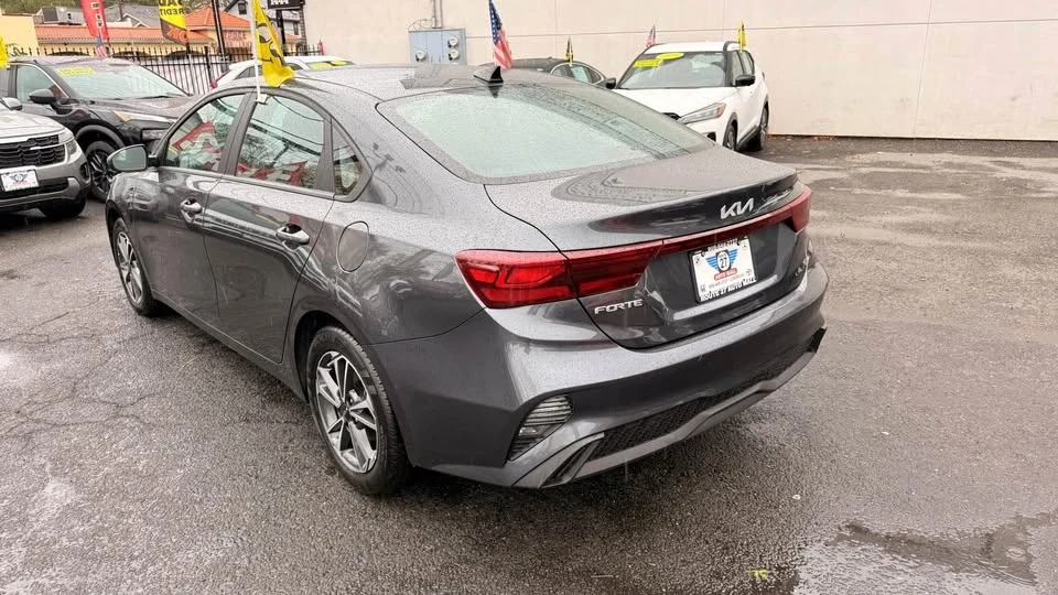 2024 Kia Forte - Image 5 of 15