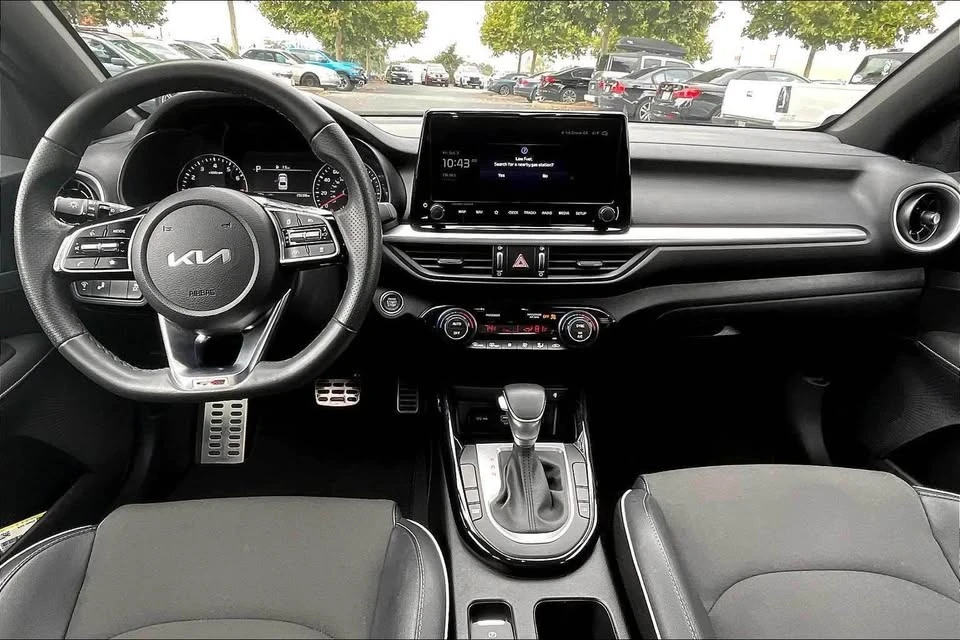 2024 Kia Forte - Image 2 of 19