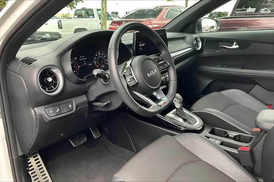 2024 Kia Forte - Image 4 of 19