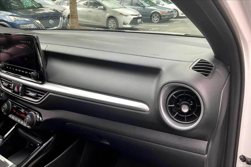 2024 Kia Forte - Image 18 of 19