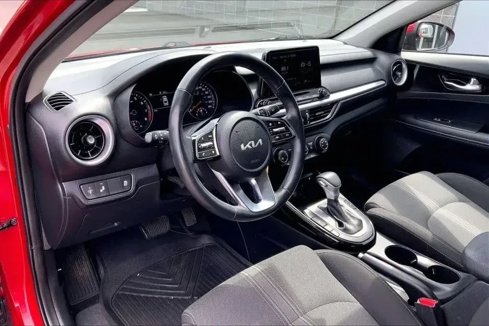 2024 Kia Forte - Image 5 of 11