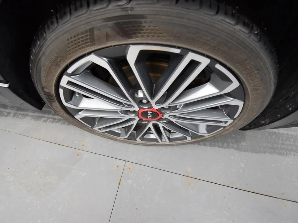 2024 Kia Forte - Image 8 of 20