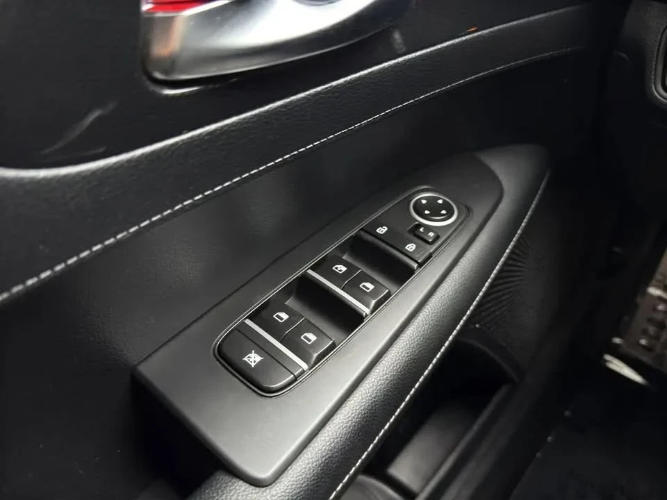 2024 Kia Forte - Image 8 of 17