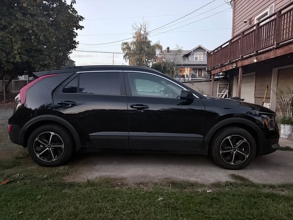 2024 Kia Niro - Image 2 of 3