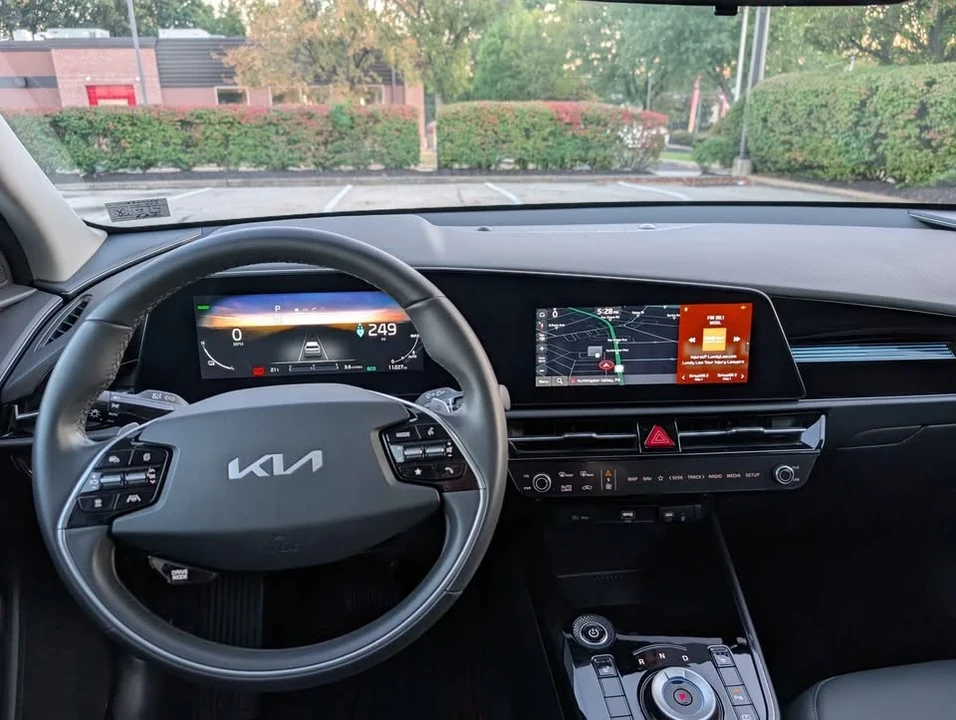 2024 Kia Niro - Image 7 of 12