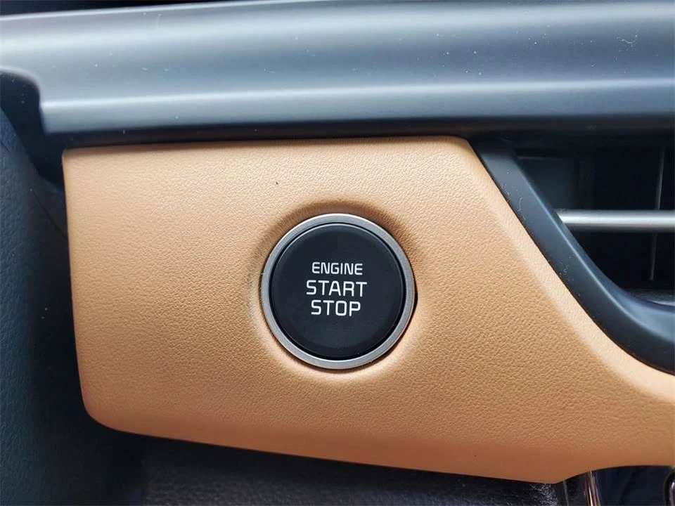 2024 Kia Seltos - Image 12 of 18