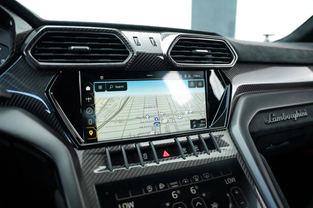 2024 Lamborghini Urus Performante - Image 30 of 31