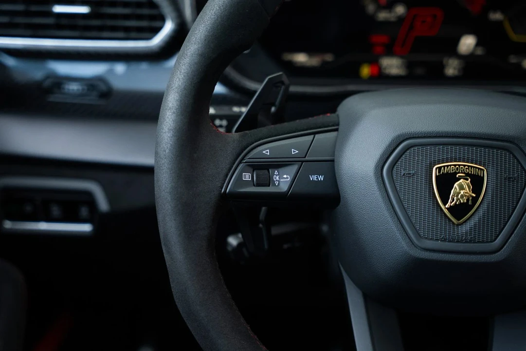 2024 Lamborghini Urus Performante - Image 27 of 31