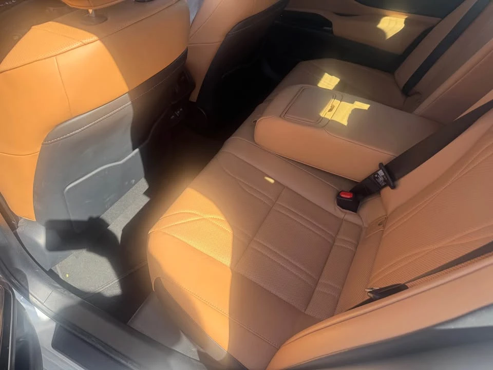 2024 Lexus ES 7th Gen - Image 8 of 12