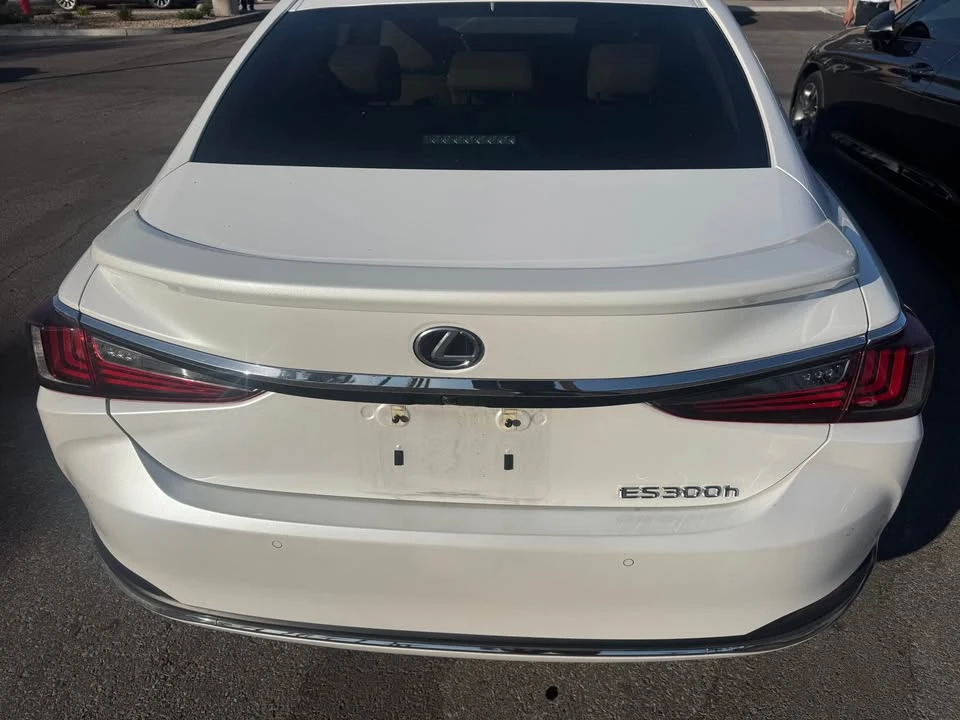 2024 Lexus ES 7th Gen - Image 9 of 12