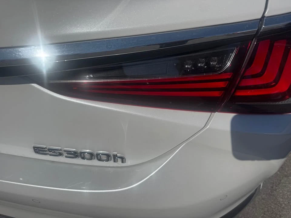 2024 Lexus ES 7th Gen - Image 5 of 12