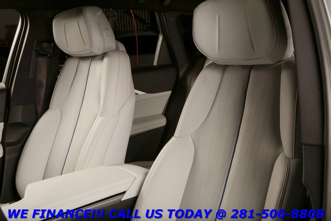 2024 Cadillac Lyriq - Image 12 of 21
