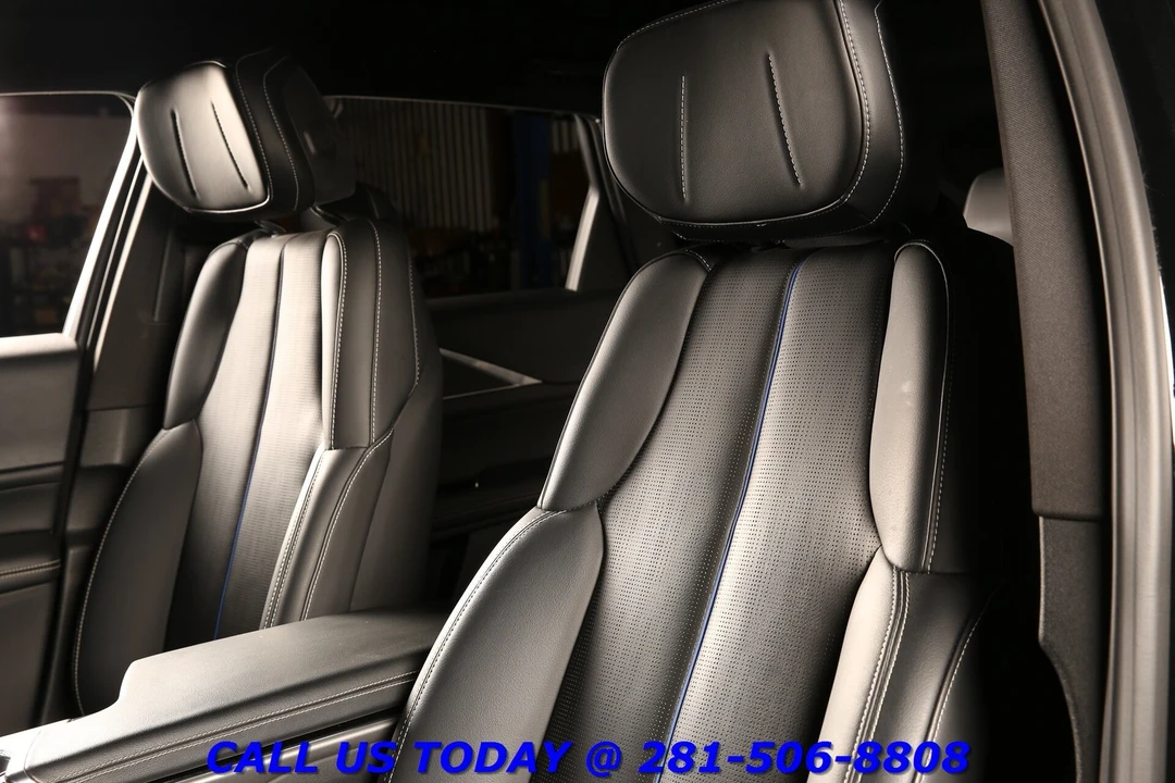 2024 Cadillac Lyriq - Image 13 of 24