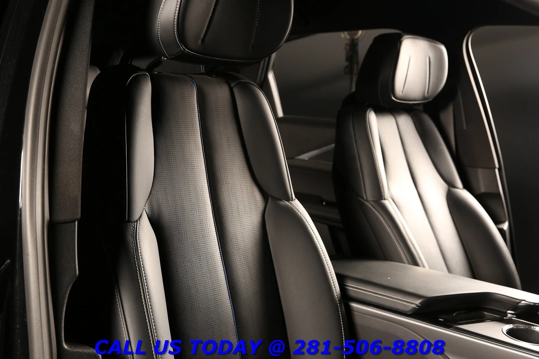 2024 Cadillac Lyriq - Image 21 of 24