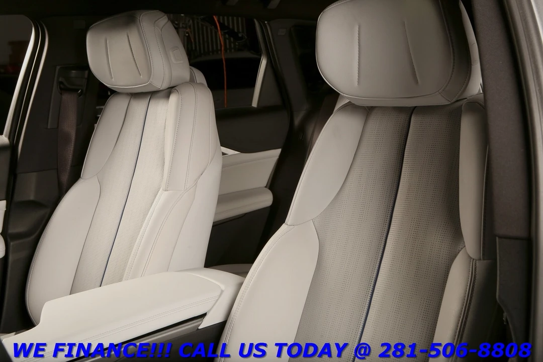 2024 Cadillac Lyriq - Image 12 of 21
