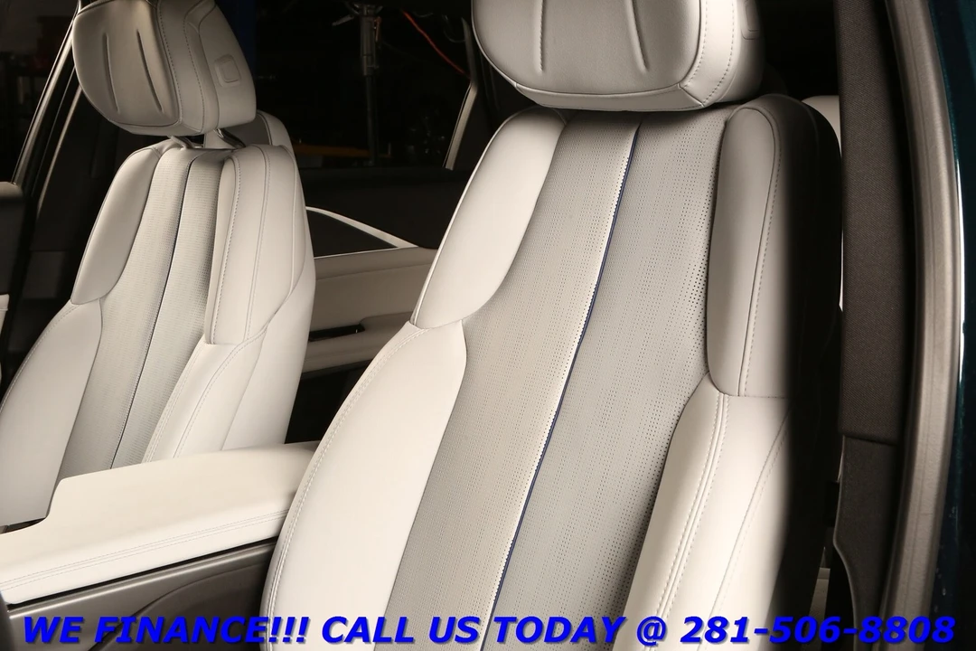 2024 Cadillac Lyriq - Image 12 of 21