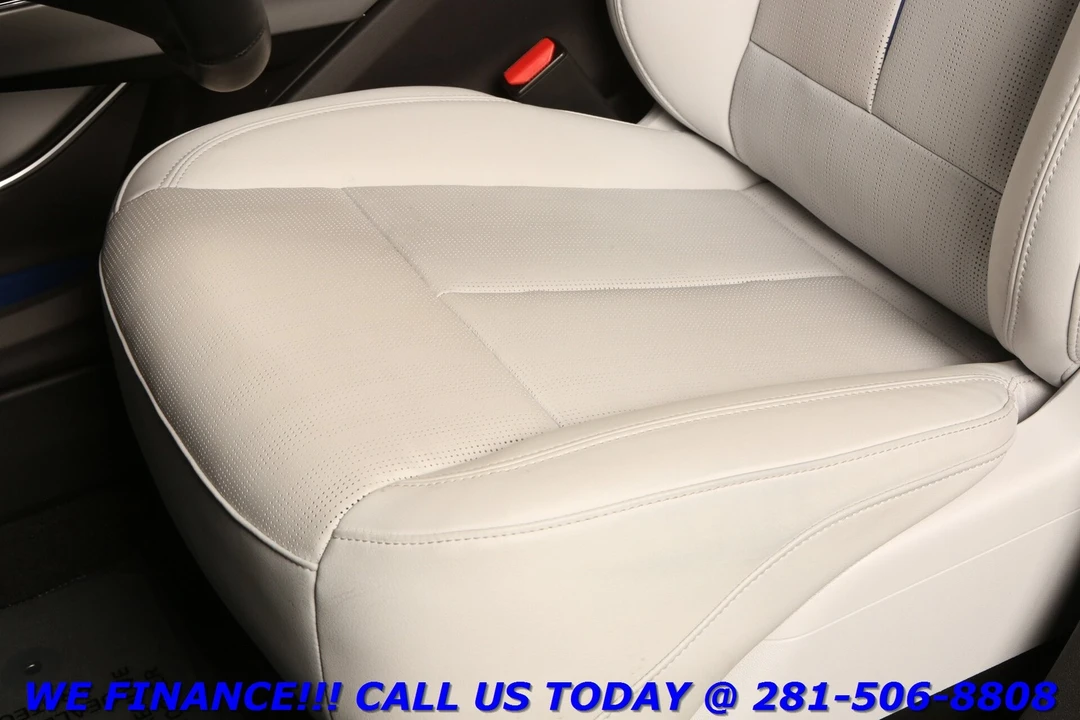 2024 Cadillac Lyriq - Image 13 of 21