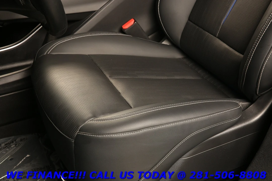 2024 Cadillac Lyriq - Image 15 of 24