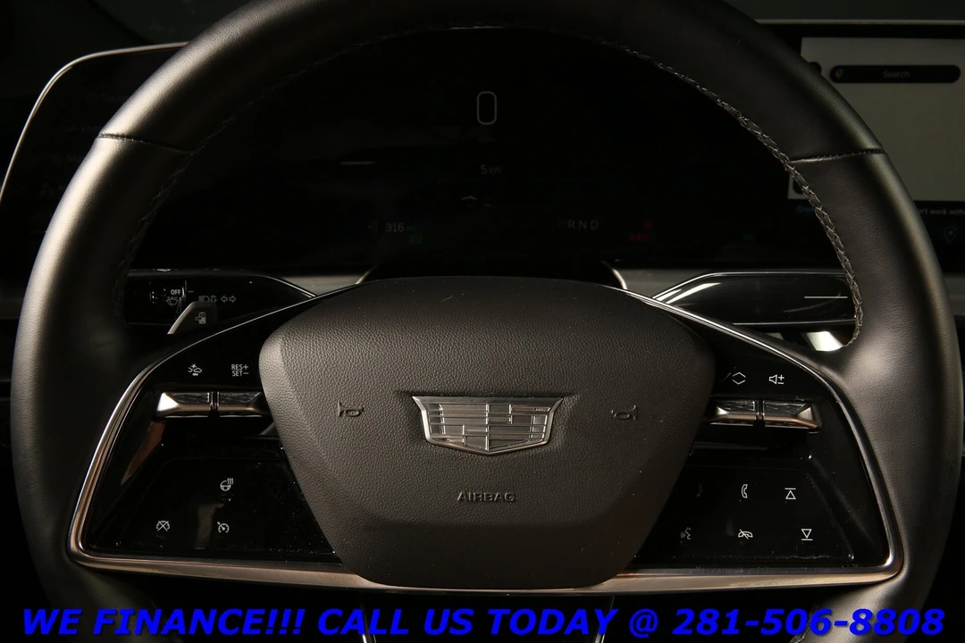 2024 Cadillac Lyriq - Image 16 of 24