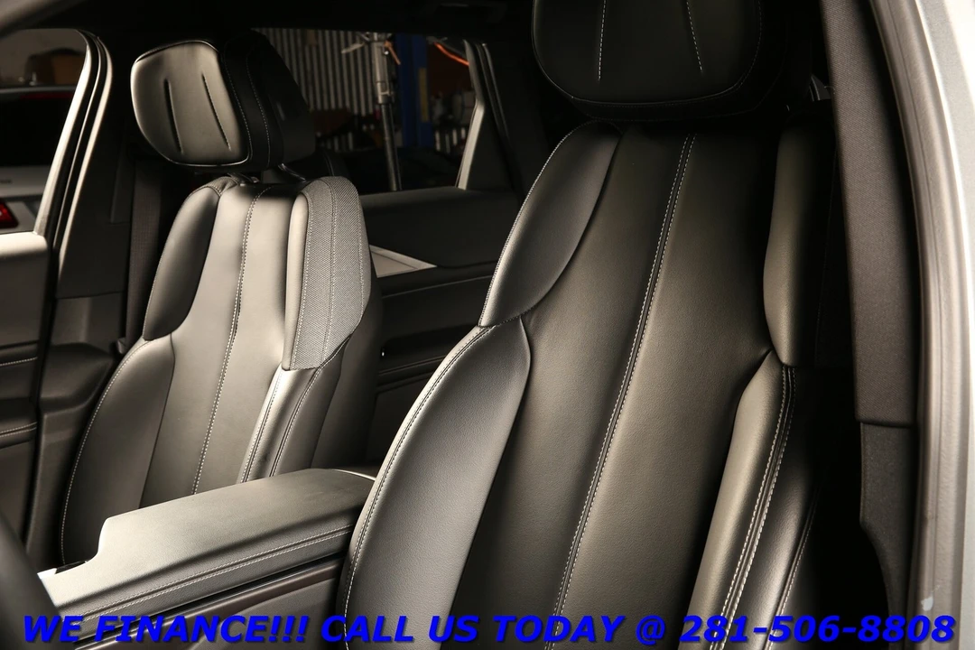 2024 Cadillac Lyriq - Image 12 of 21