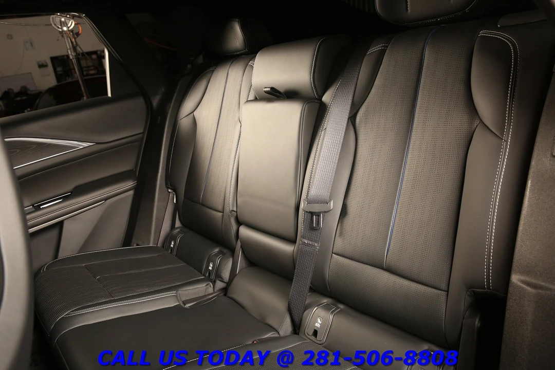 2024 Cadillac Lyriq - Image 23 of 24