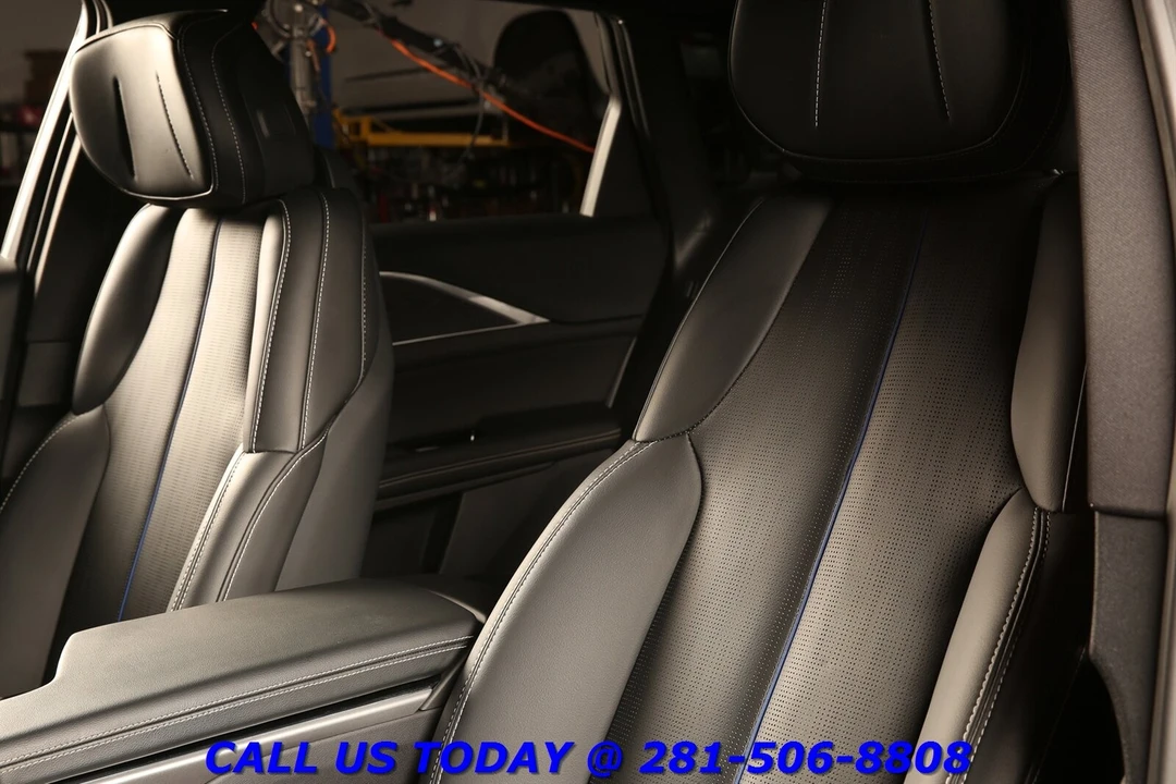 2024 Cadillac Lyriq - Image 13 of 24