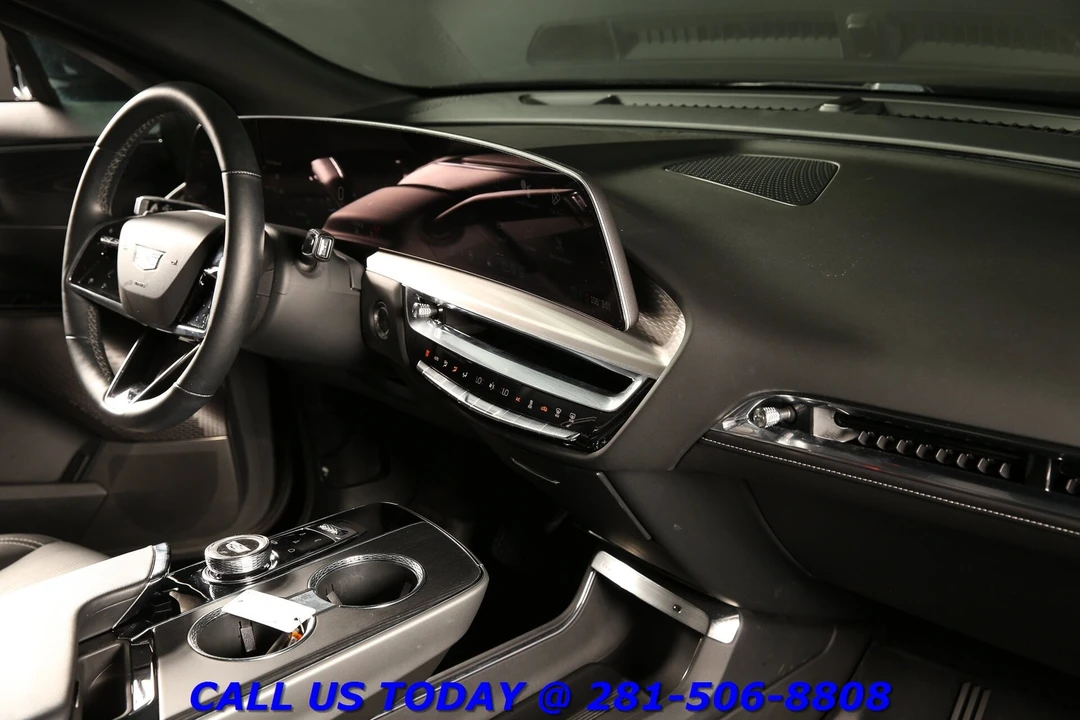 2024 Cadillac Lyriq - Image 19 of 24