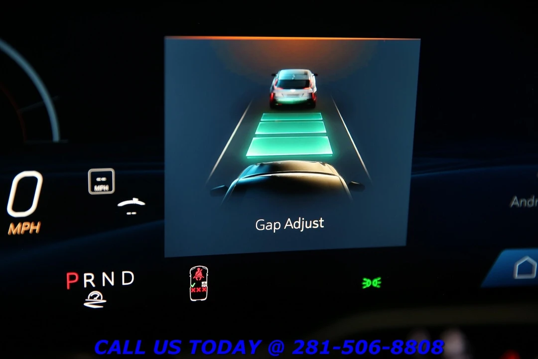 2024 Cadillac Lyriq - Image 16 of 24