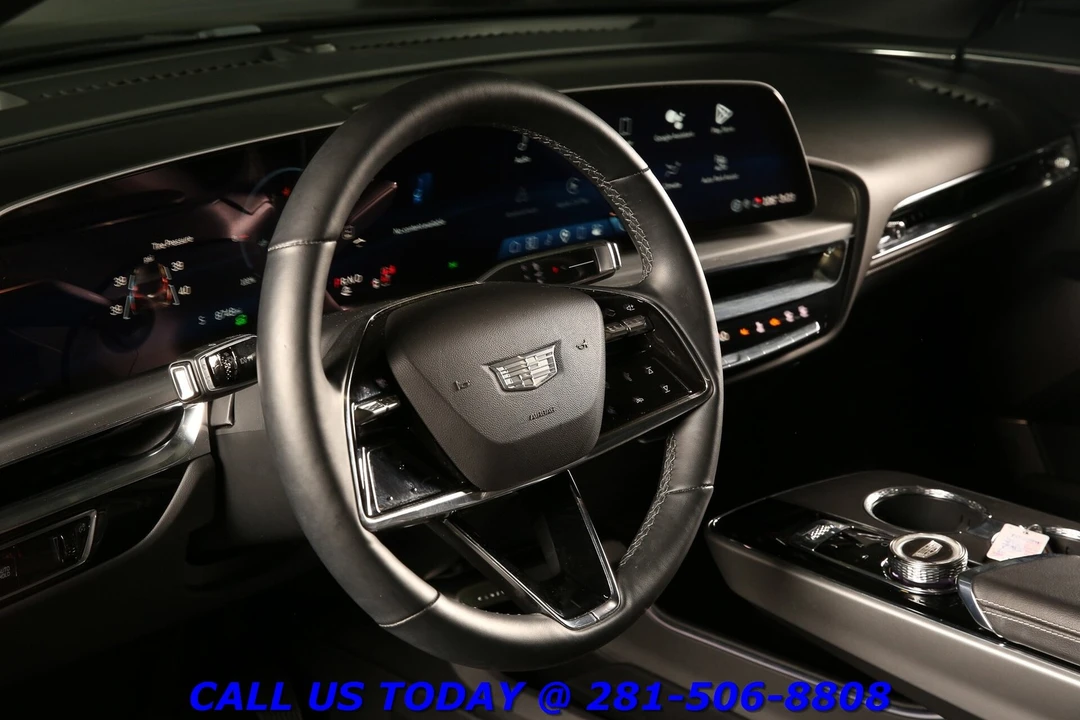 2024 Cadillac Lyriq - Image 10 of 24