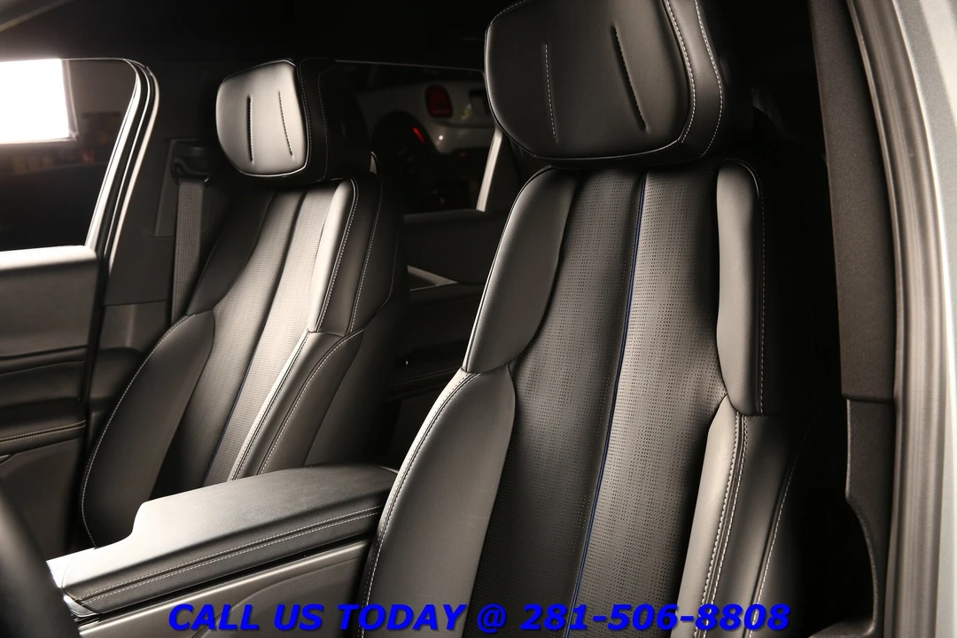 2024 Cadillac Lyriq - Image 12 of 24