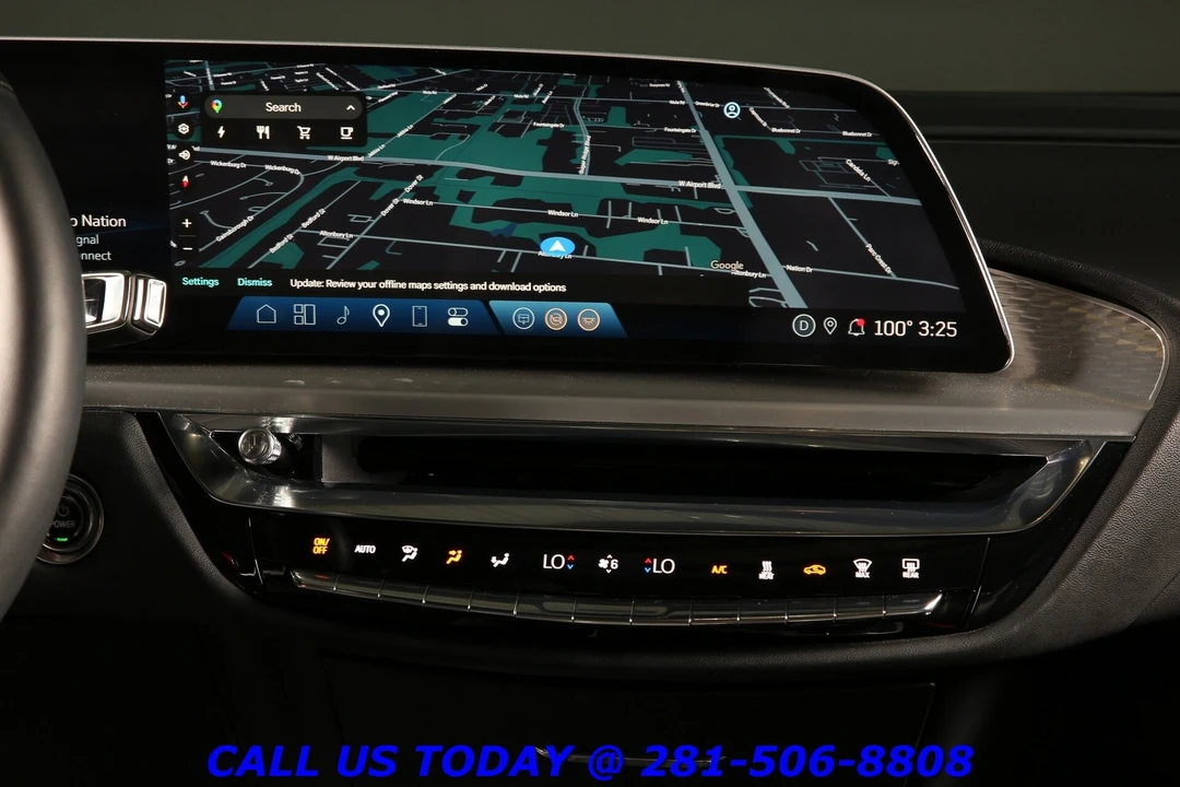 2024 Cadillac Lyriq - Image 17 of 24
