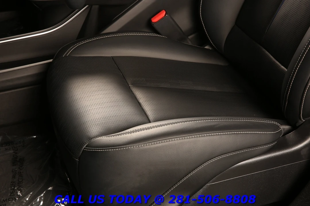 2024 Cadillac Lyriq - Image 13 of 24