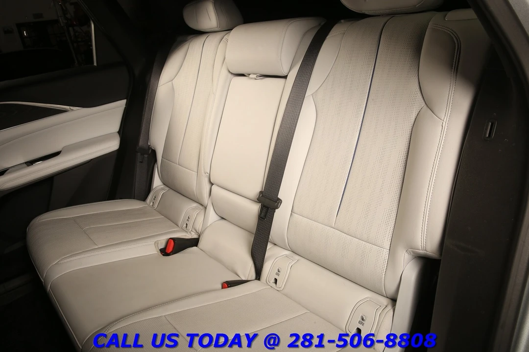 2024 Cadillac Lyriq - Image 21 of 24