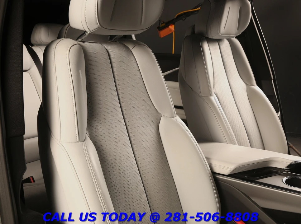 2024 Cadillac Lyriq - Image 19 of 24