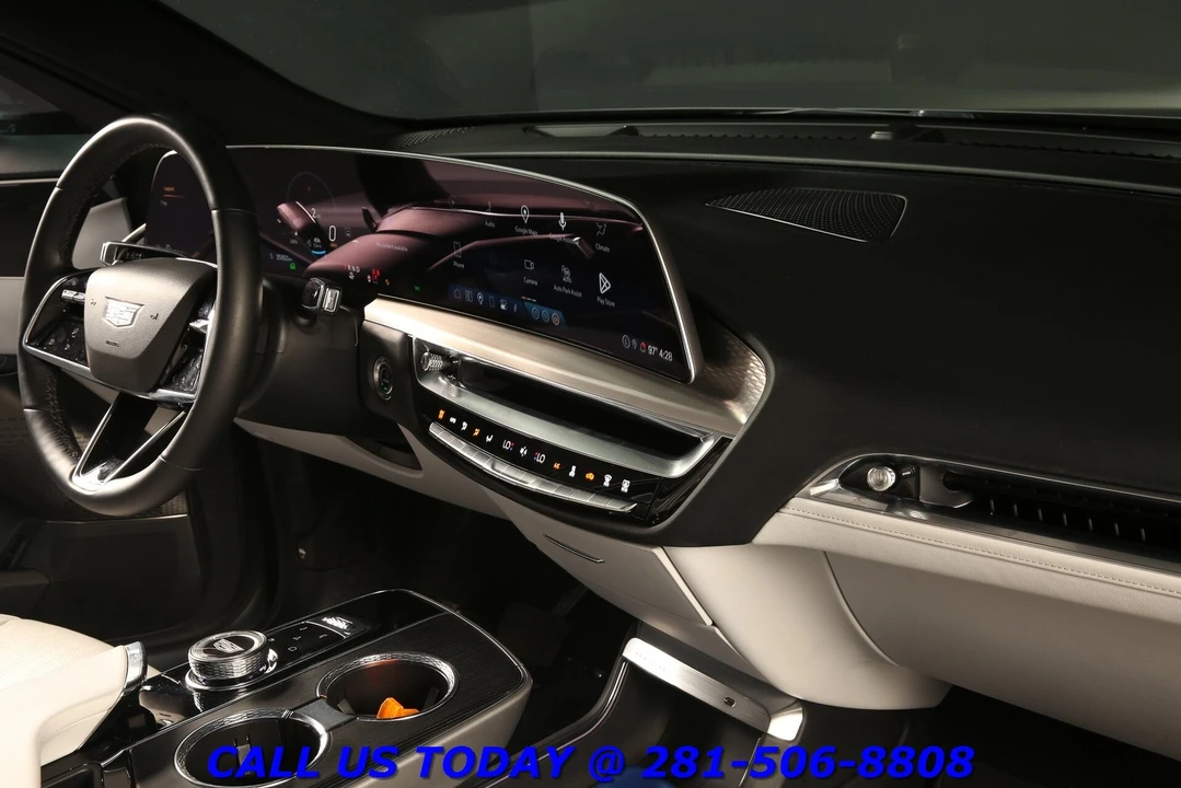 2024 Cadillac Lyriq - Image 18 of 24