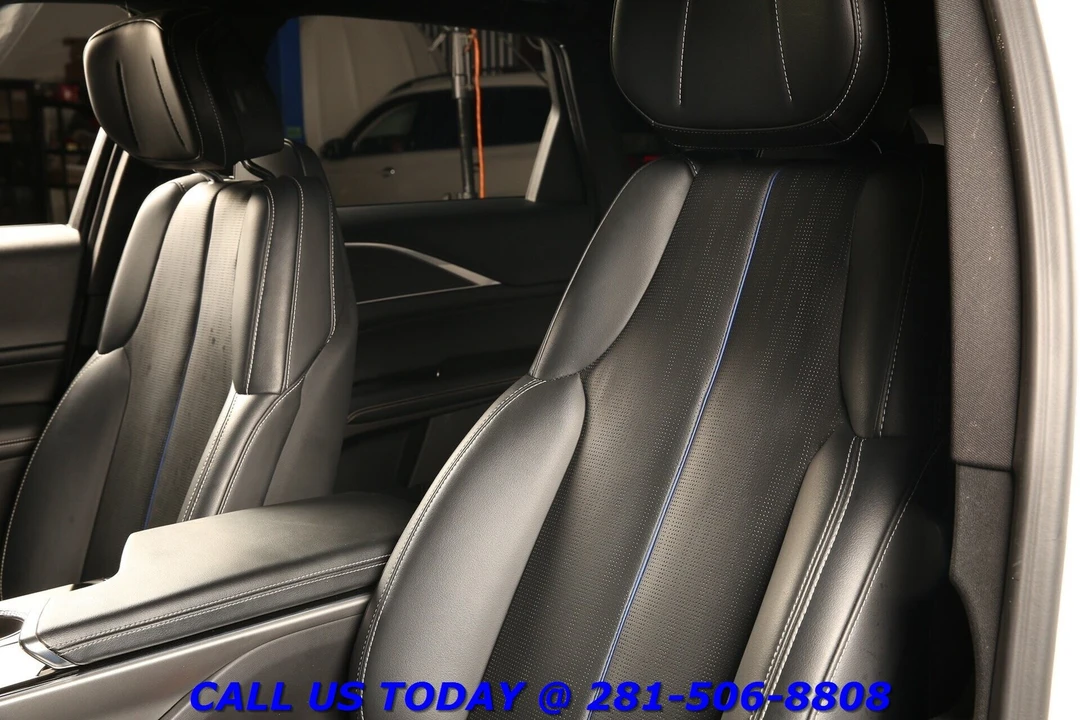2024 Cadillac Lyriq - Image 11 of 24