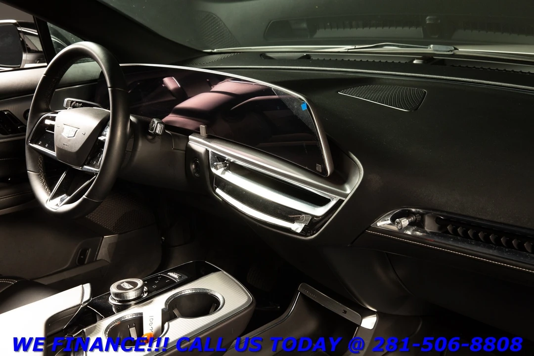 2024 Cadillac Lyriq - Image 18 of 21