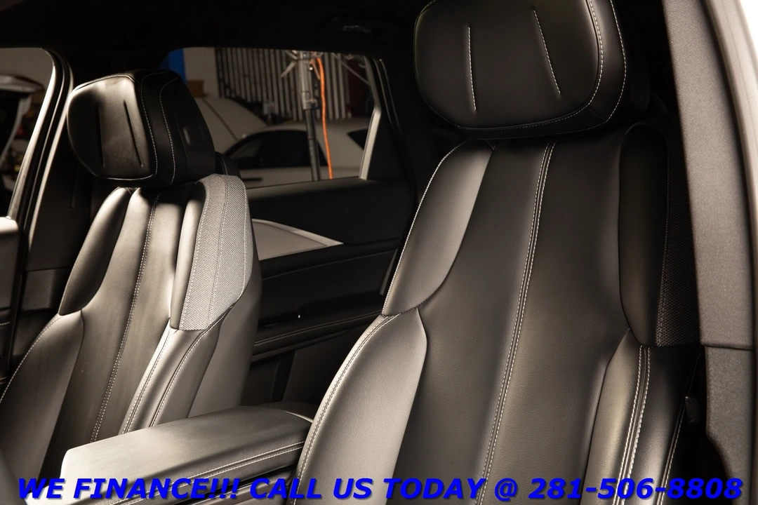 2024 Cadillac Lyriq - Image 12 of 21