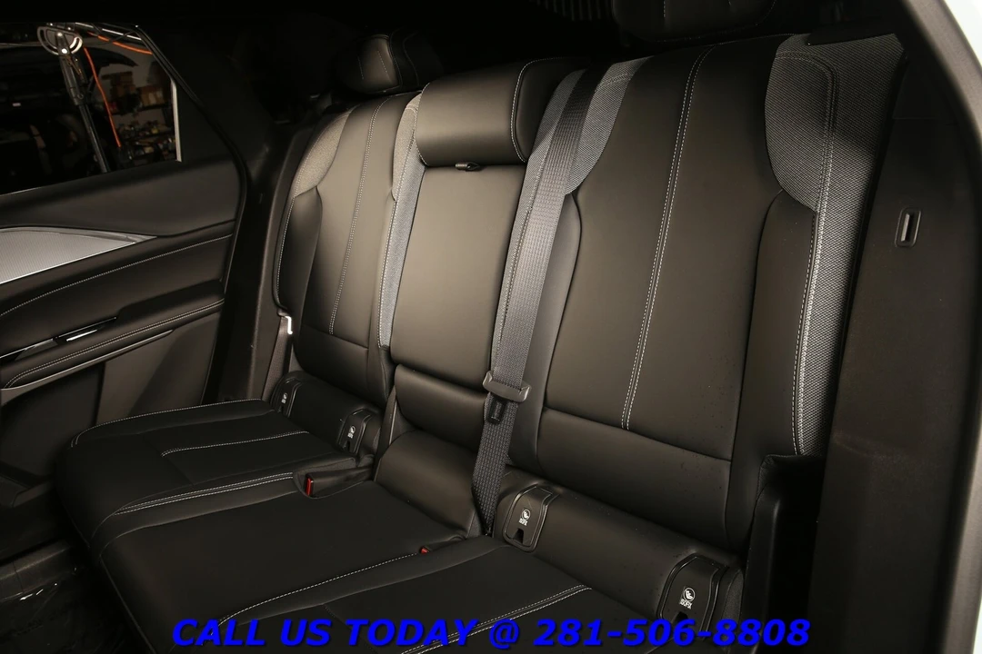 2024 Cadillac Lyriq - Image 23 of 24