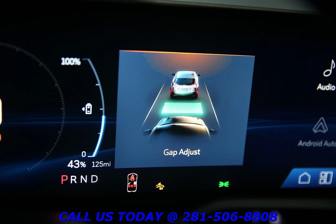 2024 Cadillac Lyriq - Image 17 of 24