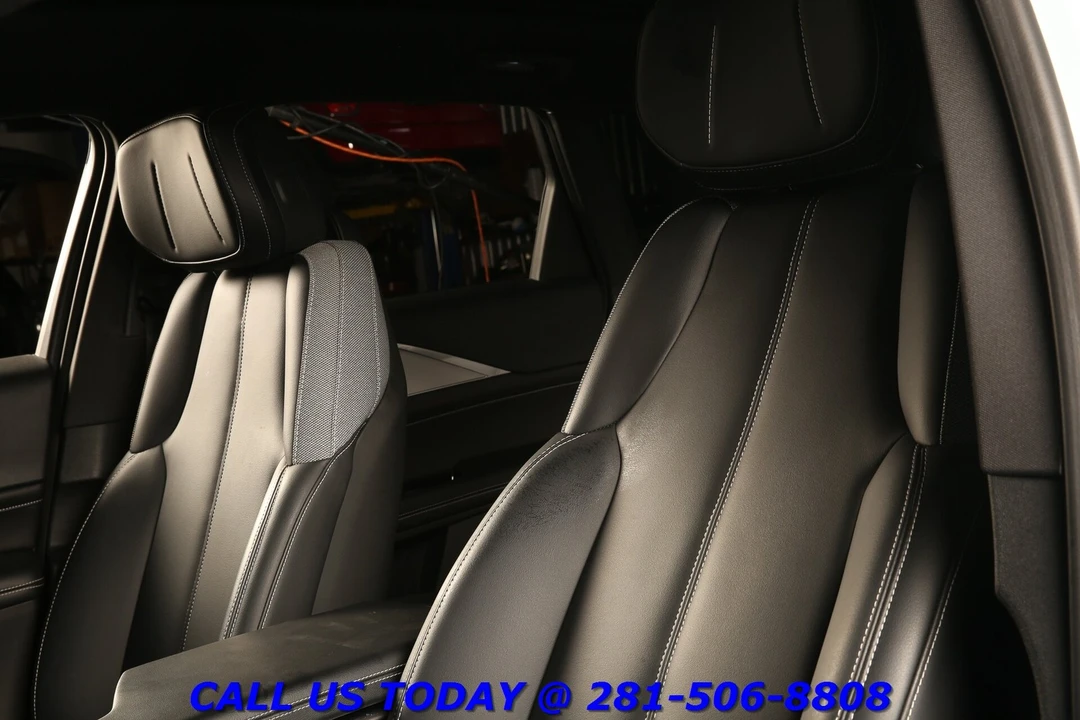 2024 Cadillac Lyriq - Image 13 of 24