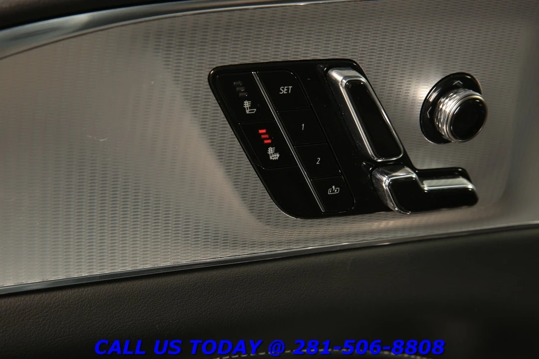 2024 Cadillac Lyriq - Image 10 of 24
