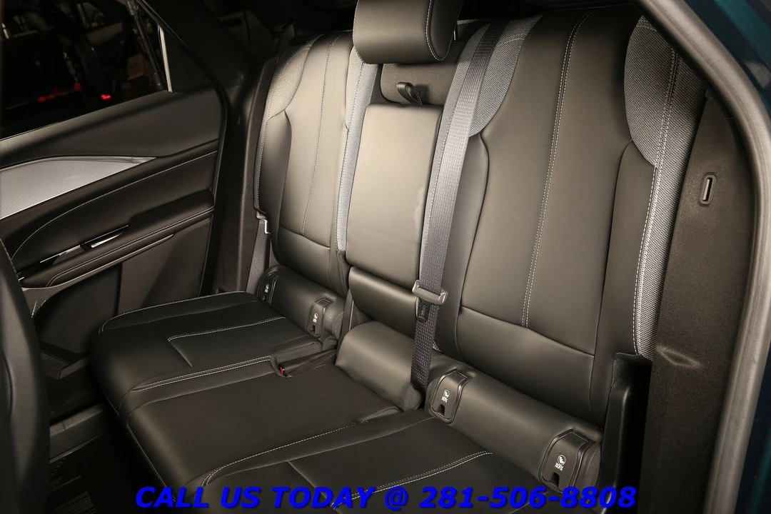 2024 Cadillac Lyriq - Image 23 of 24