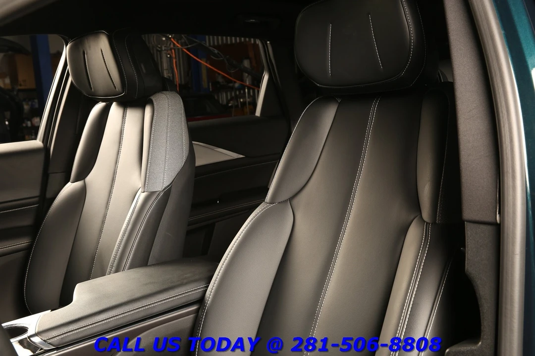2024 Cadillac Lyriq - Image 13 of 24
